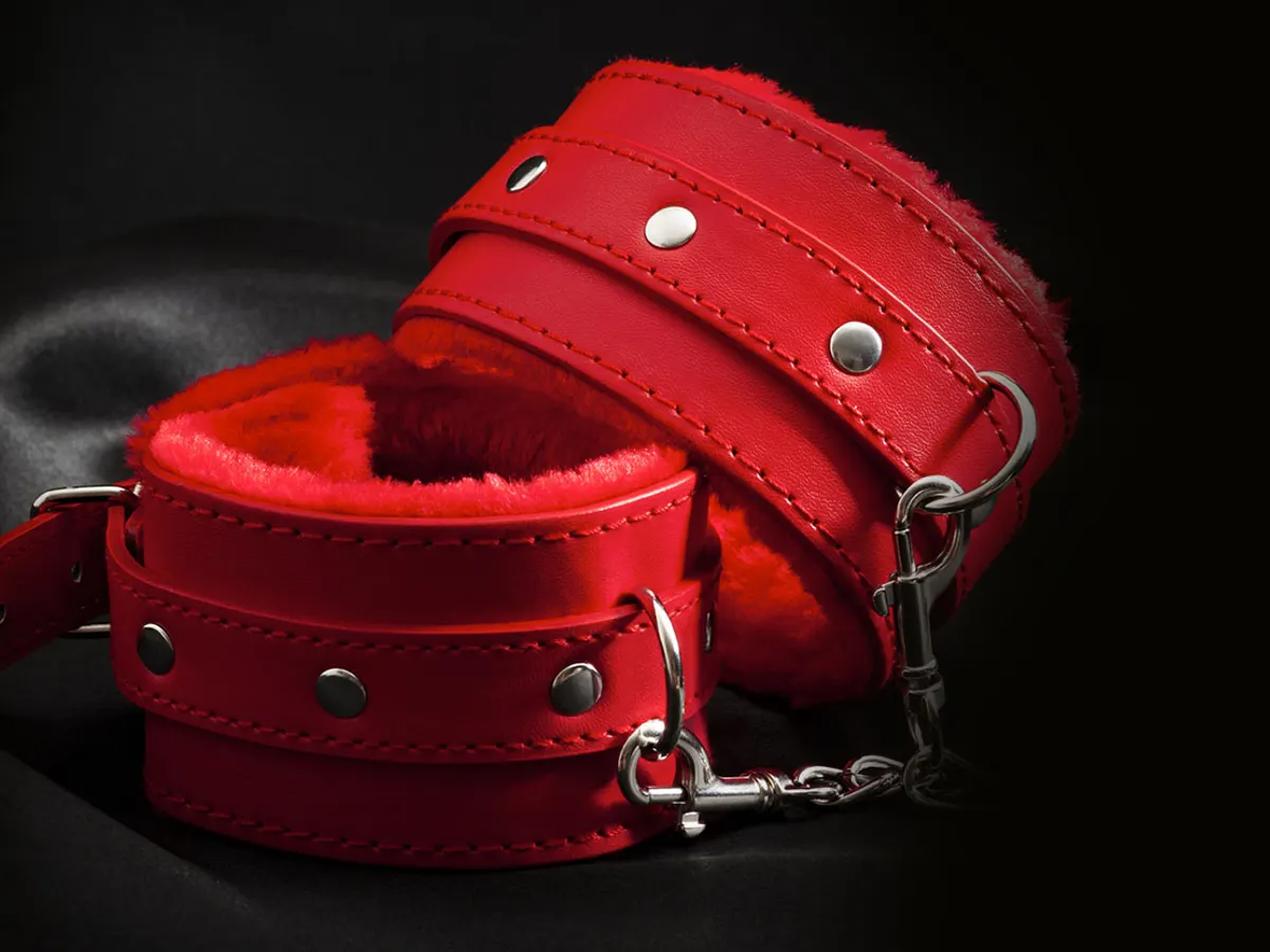 BDSM für Anfänger: So startest du neugierig, entspannt und sicher